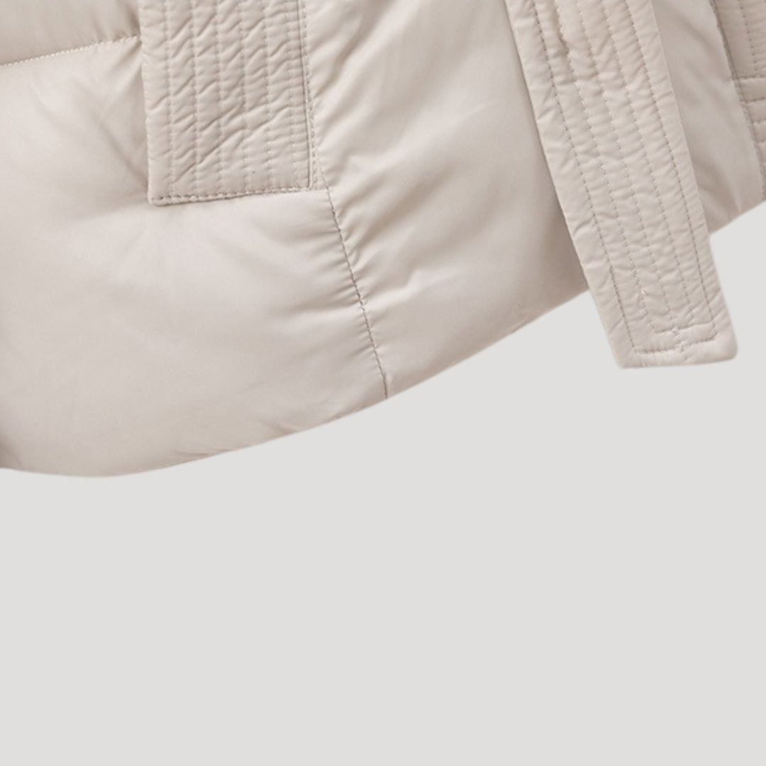 Lång vinterjacka med huva och bälte för kvinnor